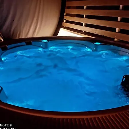 Il Panoramico - Terrazza E Jacuzzi בית נופש